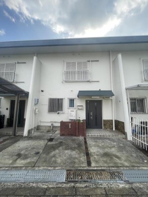 ■広々とした3LDKの中古戸建です■鉄筋コンクリート造でしっかりとした造りです
※公共下水は私設菅のため、引き込みルートは不明です。