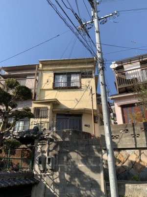 オーナーチェンジ物件です、契約不適合責任免責、家賃3万円、内覧不可、表面利回り14％
