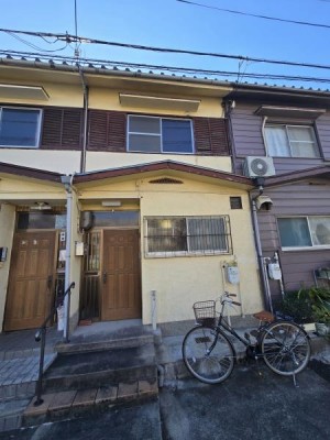 幹線道路近くで生活しやすい立地！スーパーまで徒歩5分！収益物件でも利用可能！
