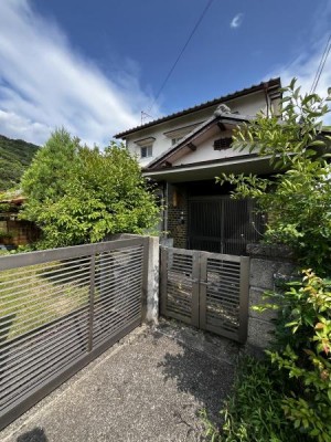 閑静な住宅地でのびのび子育て、敷地60坪以上!!庭付です!!


