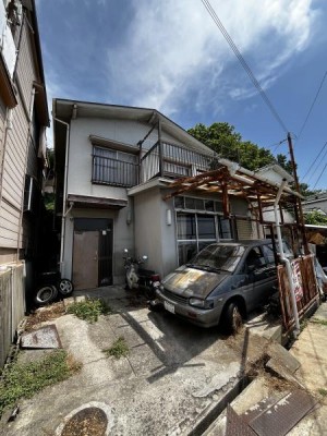 京都市伏見区・南区・東山区・下京区・右京区を中心とする不動産売買のセンチュリー21ハウスマーケット｜スタッフのオススメ物件や、オープンハウス・現地説明会など最新情報をお届け オーナーチェンジ物件。家賃月50,000円。表面利回り約12％。再建築不可。