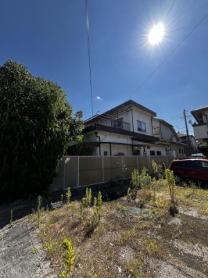 「建築条件なし」お好きなハウスメーカーで建築できます。敷地面積約78坪
スーパー、ドラッグストア、コンビニ、小学校徒歩10分圏内