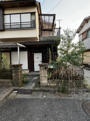 オーナーチェンジ物件。家賃月39,000円。表面利回り約12.3％
保証会社加入済。管理会社有。