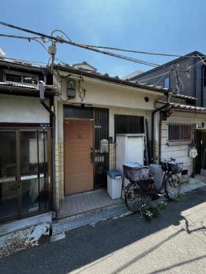 オーナーチェンジ物件。家賃月60,000円。表面利回り約12.4％
保証会社なし。管理会社なし。