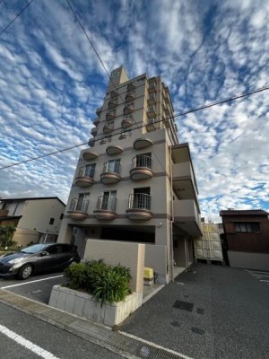 京都市伏見区・南区・東山区・下京区・右京区を中心とする不動産売買のセンチュリー21ハウスマーケット｜スタッフのオススメ物件や、オープンハウス・現地説明会など最新情報をお届け 月額48000円で賃貸借契約中のオーナーチェンジ物件です。表面利回り11.52％
心理的瑕疵あり