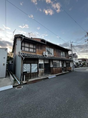京都市伏見区・南区・東山区・下京区・右京区を中心とする不動産売買のセンチュリー21ハウスマーケット｜スタッフのオススメ物件や、オープンハウス・現地説明会など最新情報をお届け アパート用地におすすめです。ご検討ください。敷地面積約111坪