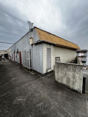 京都市伏見区・南区・東山区・下京区・右京区を中心とする不動産売買のセンチュリー21ハウスマーケット｜スタッフのオススメ物件や、オープンハウス・現地説明会など最新情報をお届け オーナーチェンジ物件です。家賃月45000円。表面利回り約13.5％
家賃保証なし、管理会社なし