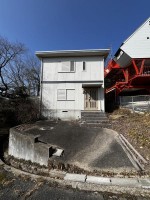 別荘地におすすめです。敷地面積約99坪。平成6年築です。