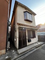 オーナーチェンジ物件です。月額賃料6万円、表面利回り約9.6%。再建築不可