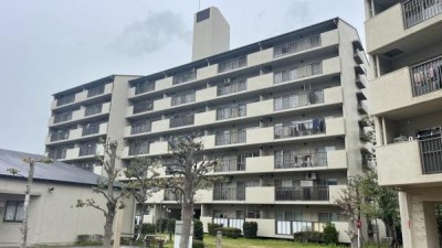 京都市伏見区・南区・東山区・下京区・右京区を中心とする不動産売買のセンチュリー21ハウスマーケット｜スタッフのオススメ物件や、オープンハウス・現地説明会など最新情報をお届け 阪急「川西能勢口駅」徒歩約５分、ＪＲ「川西池田駅」徒歩約５分、最上階につき日当たり・通風良好