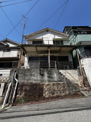 京都市伏見区・南区・東山区・下京区・右京区を中心とする不動産売買のセンチュリー21ハウスマーケット｜スタッフのオススメ物件や、オープンハウス・現地説明会など最新情報をお届け 二戸での販売です。想定家賃月約40,000円。満室想定利回り約15％　