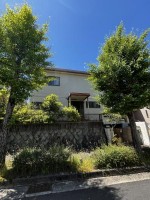 京都市伏見区・南区・東山区・下京区・右京区を中心とする不動産売買のセンチュリー21ハウスマーケット｜スタッフのオススメ物件や、オープンハウス・現地説明会など最新情報をお届け 駐車場付なので、車でのお出かけが多い方にお勧めです。
緑豊かな閑静な住宅地は子育て家族にぴったり
