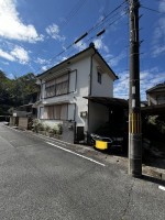 京都市伏見区・南区・東山区・下京区・右京区を中心とする不動産売買のセンチュリー21ハウスマーケット｜スタッフのオススメ物件や、オープンハウス・現地説明会など最新情報をお届け 緑豊かな閑静な住宅地は子育て家族にぴったり
駐車場付なので、車でのお出かけが多い方にお勧めです。
